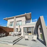 Supreme Beachfront 3Br Villa Soma Bay With Garden
