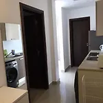 Stunning 1-Bedroom In G Cribs