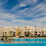 Radiant & Refined 2Bdr Mangroovyfree Beach & Pool