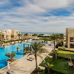Radiant & Refined 2Bdr Mangroovyfree Beach & Pool