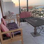 Immaculate 3-Bed Apartment Sea View
