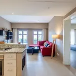 Ocean View: Spacious 2-Bed Apt