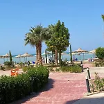 Hurghada 2Bed Beachfront On-The-Beach Apartment