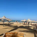 Vintage Sea View Apartment