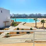 Spacious 2 Bd With Crystal Lagoon Access In Gouna