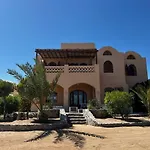 Unique Lagoon Front And Central 2Beds Apt - El Gouna