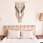 Comfy Studio, Pools, Private Beach At Peaceful Resort