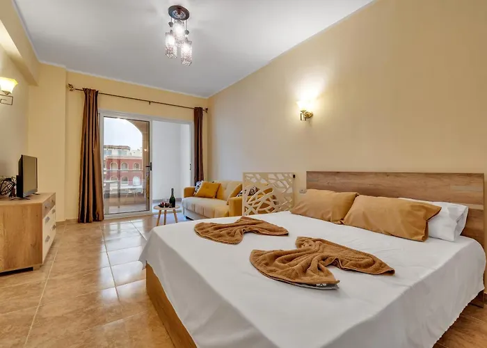 Studia Florenza Khamsin