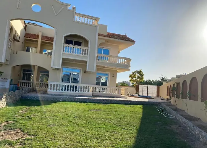 Amazing Villa With Pool In Mubarak 7