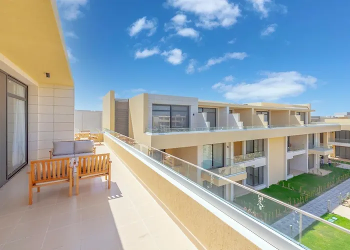 Modern 2-Bedroom Penthouse G-Cribs Pool View