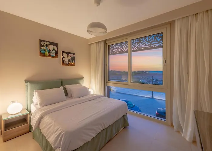 Mangroovy 2 Bedroom Sea View Apartment, Pool & Beach