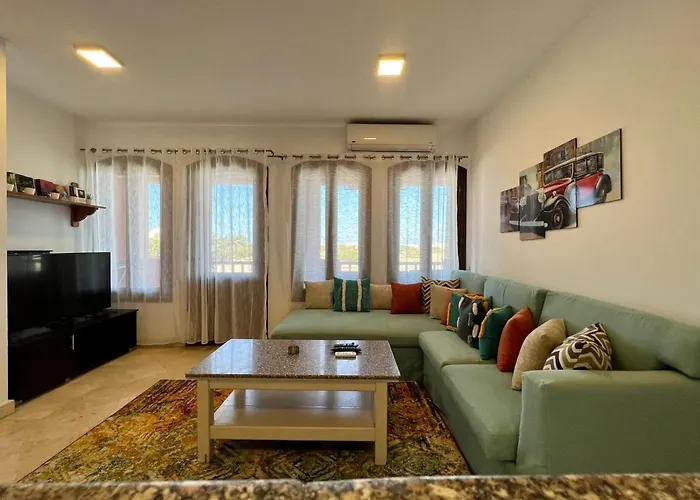 Taj Home, Amazing Pool And Lagoon View 2Bedrooms Apartment