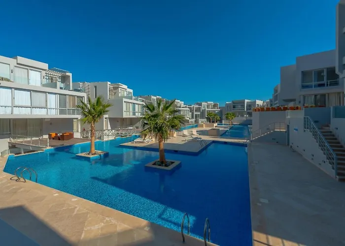 Modern 1-Bedroom Apartment In Sholan, El Gouna. Pool View