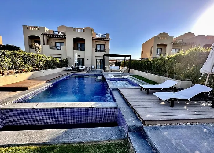 Luxurious Villa With Infinity Private Pool & Jacuzzi Over Sabina Island\'S Lagoon