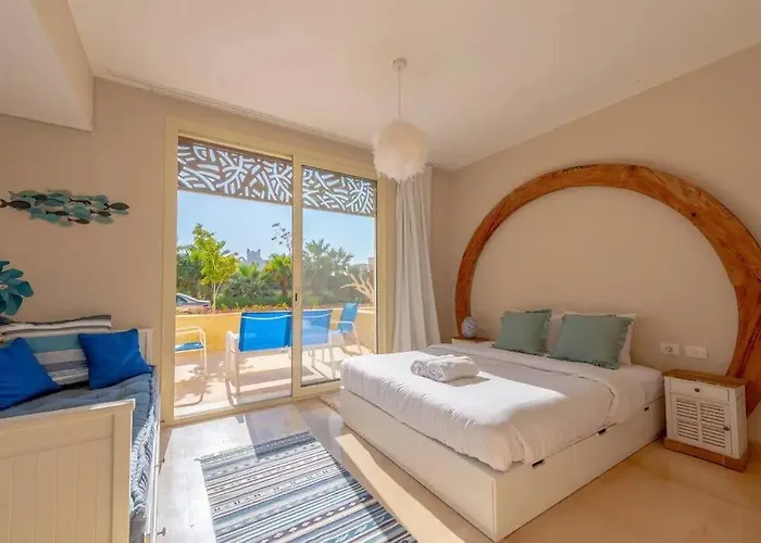 Mangroovy - Spacious Boho 2 Bedroom Pool View