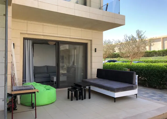 One Bedroom G-Cribs