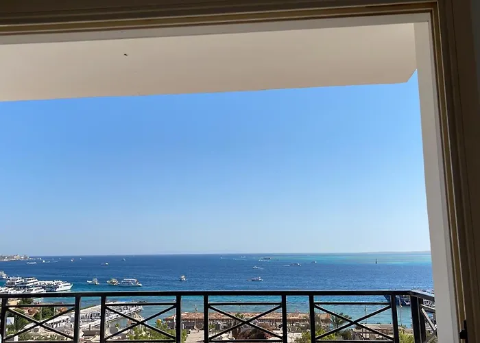Sea View Apartment , In City Center Front Of The Sea F 10
