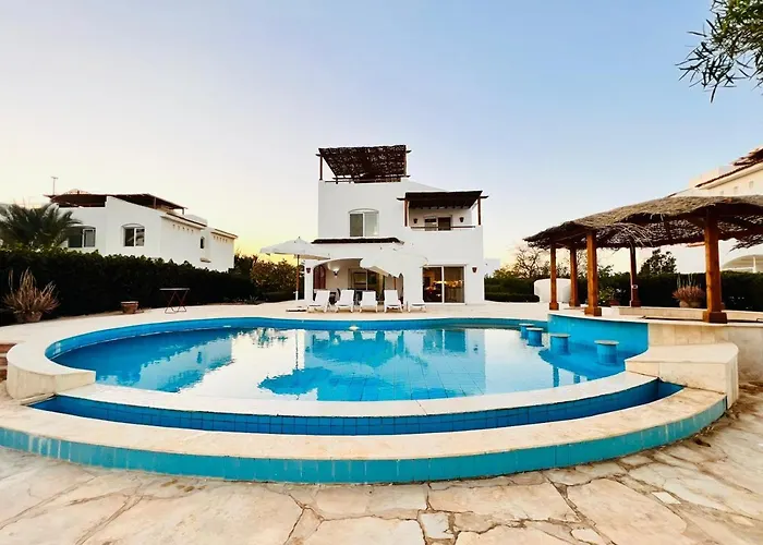 White Villa 4 Bedroom Elgouna Heated Pool