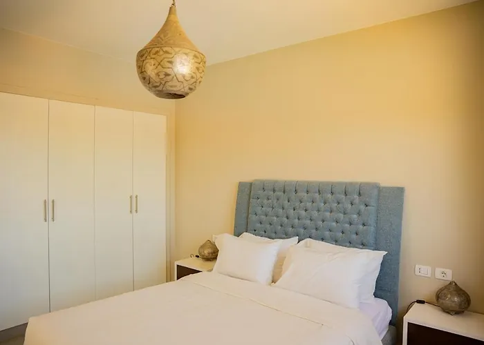 Nayah Stays, Joubal Lagoons Flowery Apartment