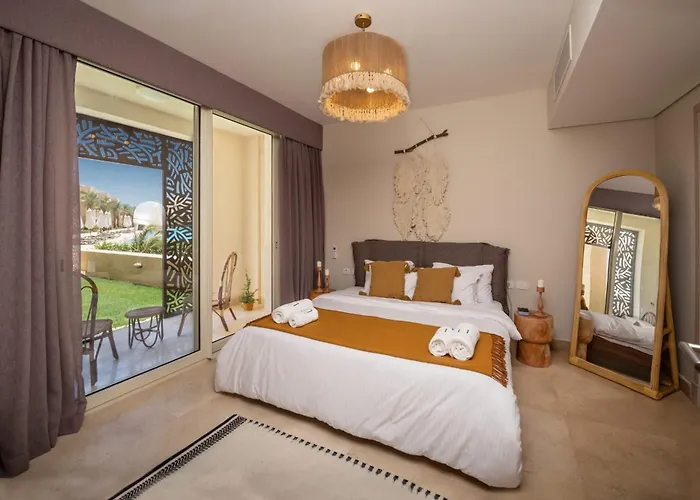 Secluded & Bespoke 1 Bdr Apt With Pool View & Beach Access