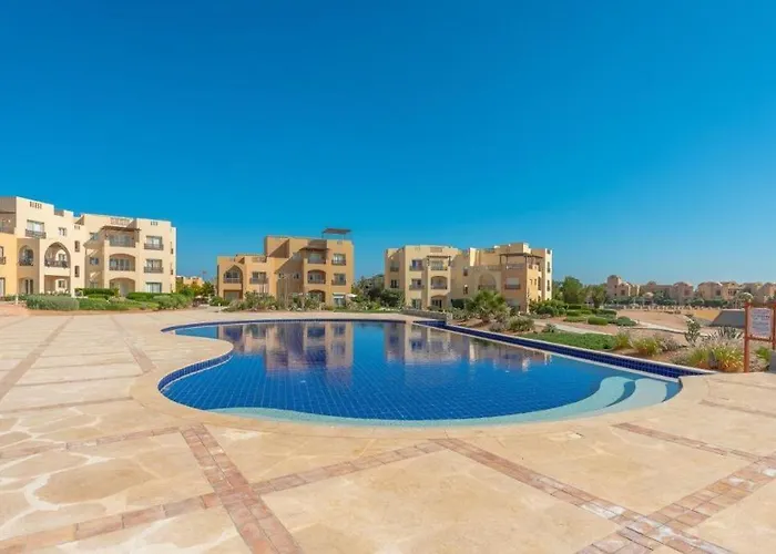 Townhouse With Pool Access In South Marina El Gouna