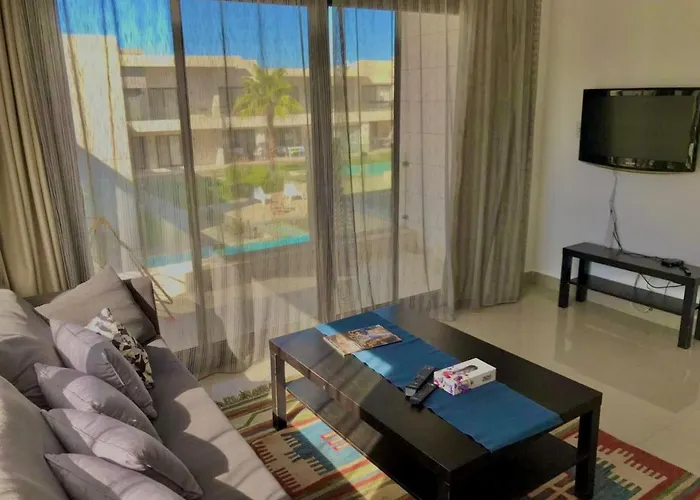 Stunning 1-Bedroom In G Cribs