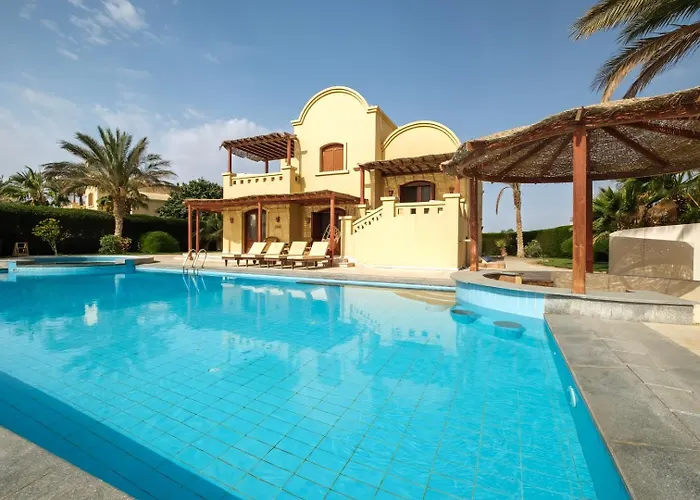 Serene 4Bdr Villa: Your Cozy Home Away From Home