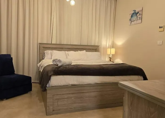 Mangroovy 1 Bedroom Ground Composure & Cool Hilton View