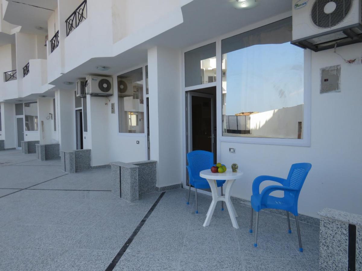 Dolcezza Near The Sea Redsealine *