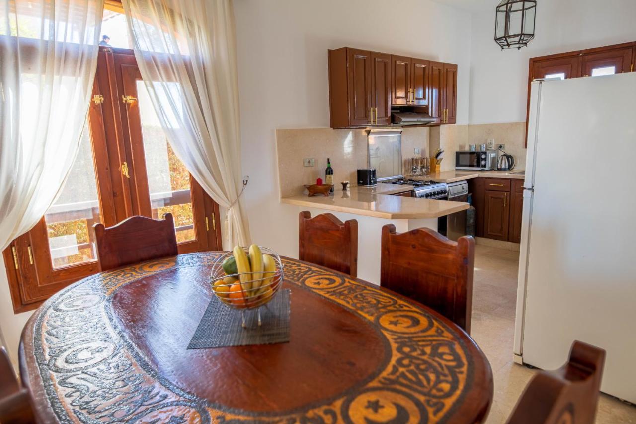 Charming Lagoon With Pool Egyptian Style -sabina 117 Villa