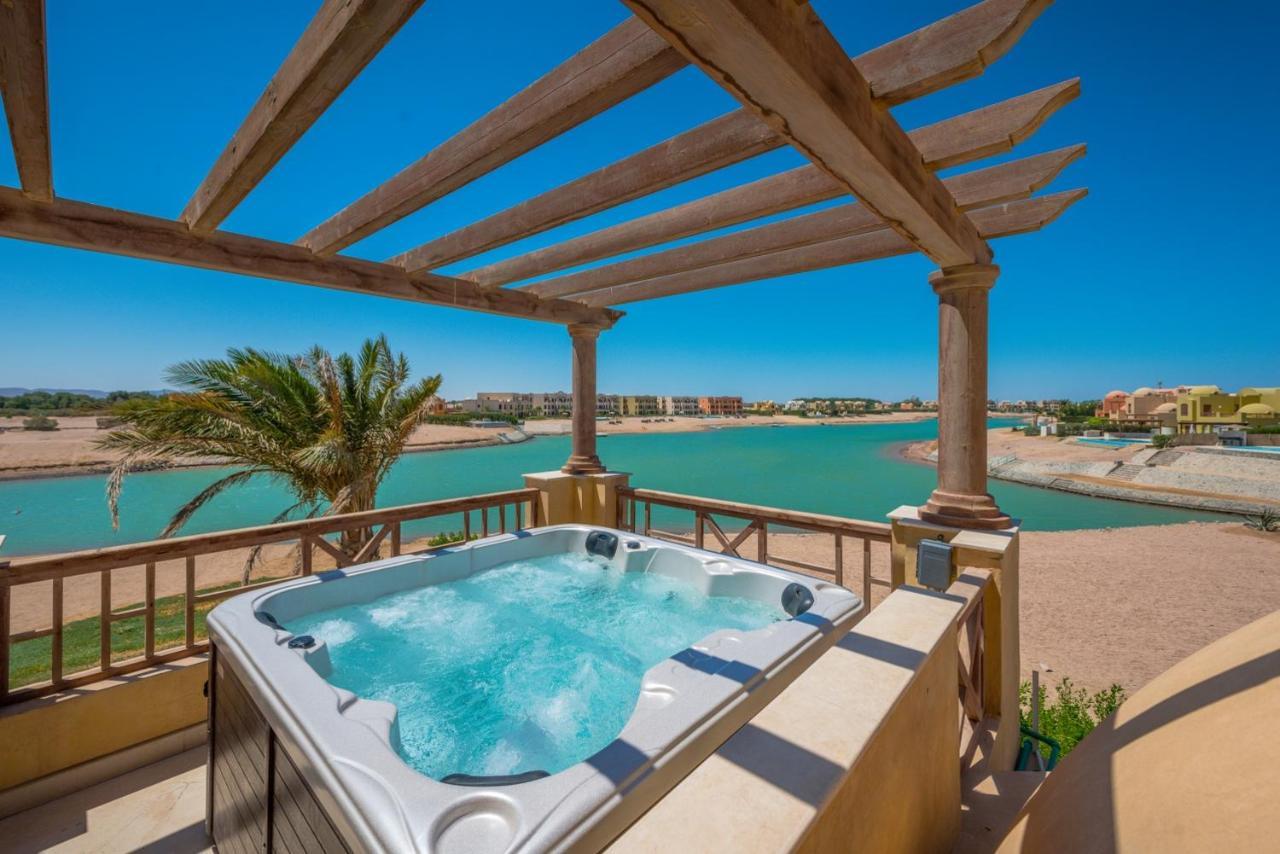 Apartment Scenic Views 3 Bedroom With Private Jacuzzi In Sabina