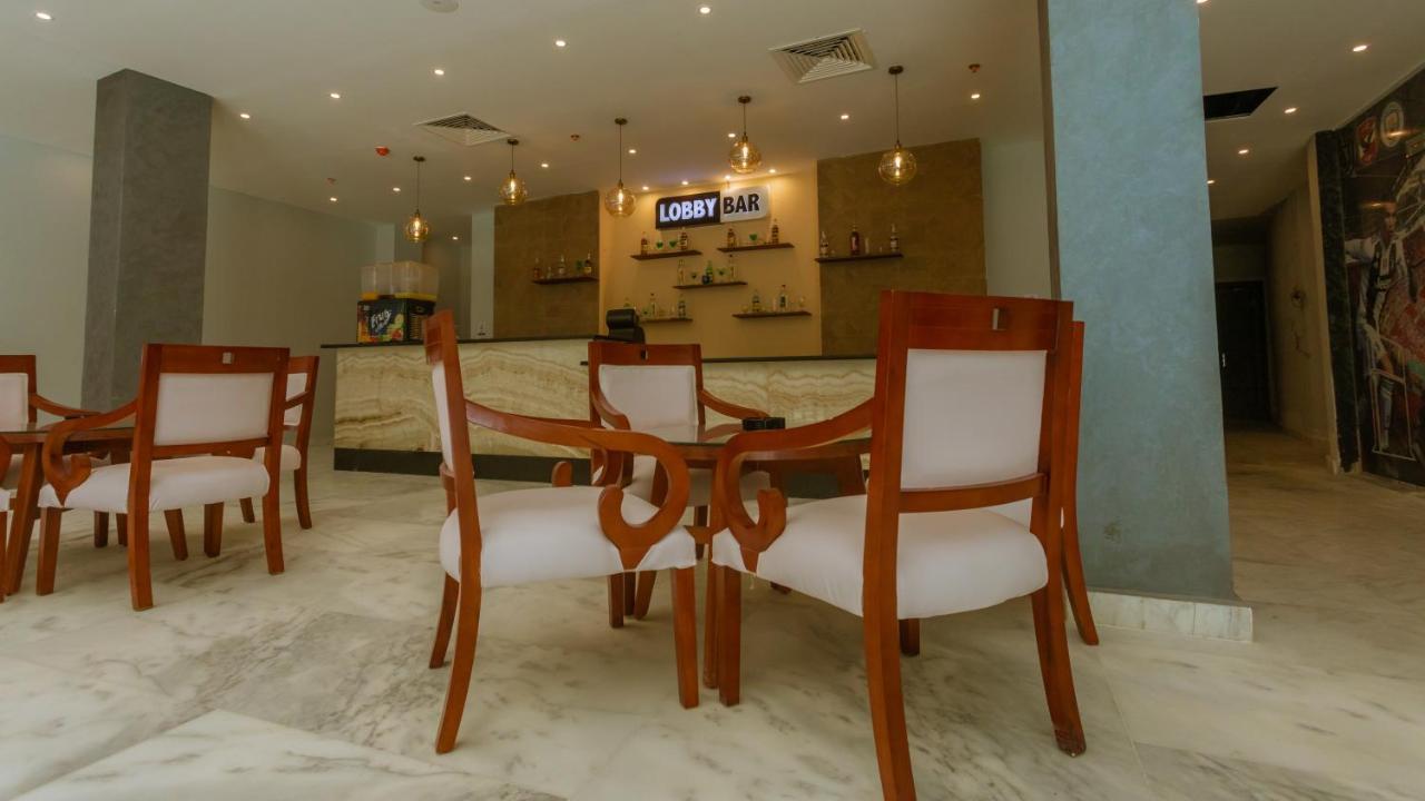 La Rosa Waves - Couple & Families Only Hotel