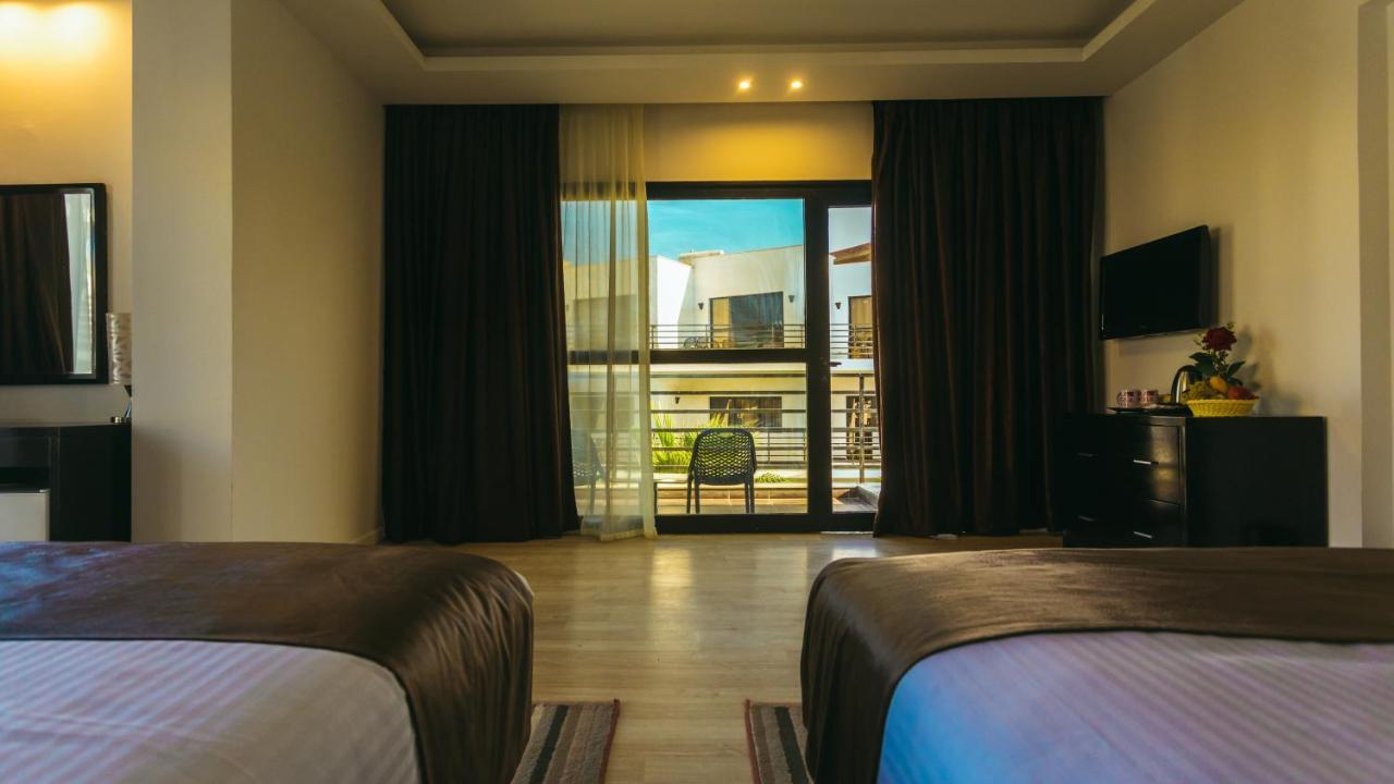 Hotel La Rosa Waves - Couple & Families Only