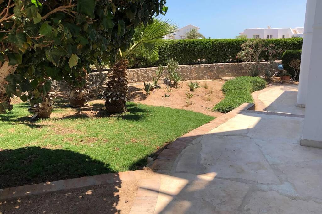 Villa With 5 Bedrooms & 4 Bathrooms - Private Heated Pool