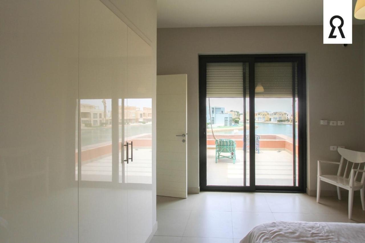 Luxurious 3br Lakefront Town-house *
