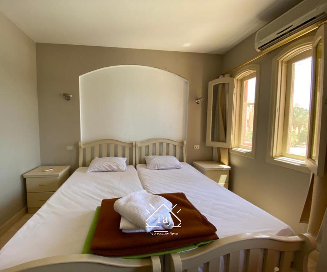 Taj Home, Amazing Pool And Lagoon View 2bedrooms Apartment