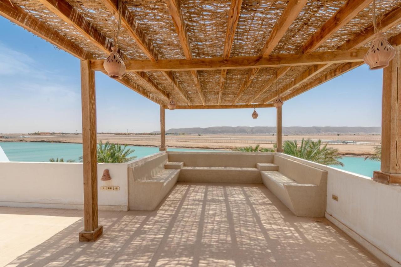 Beautiful 4 Bedroom White With Heated Pool Villa