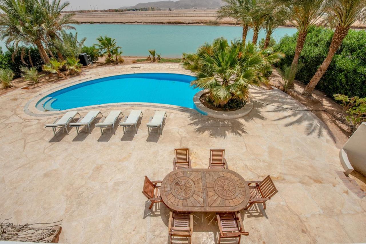 Villa Beautiful 4 Bedroom White With Heated Pool