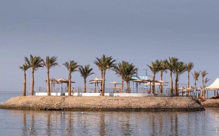 One Bedroom With Aqua View At Mirage Bay Aparthotel