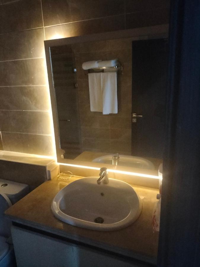 One Bedroom With Aqua View At Mirage Bay
