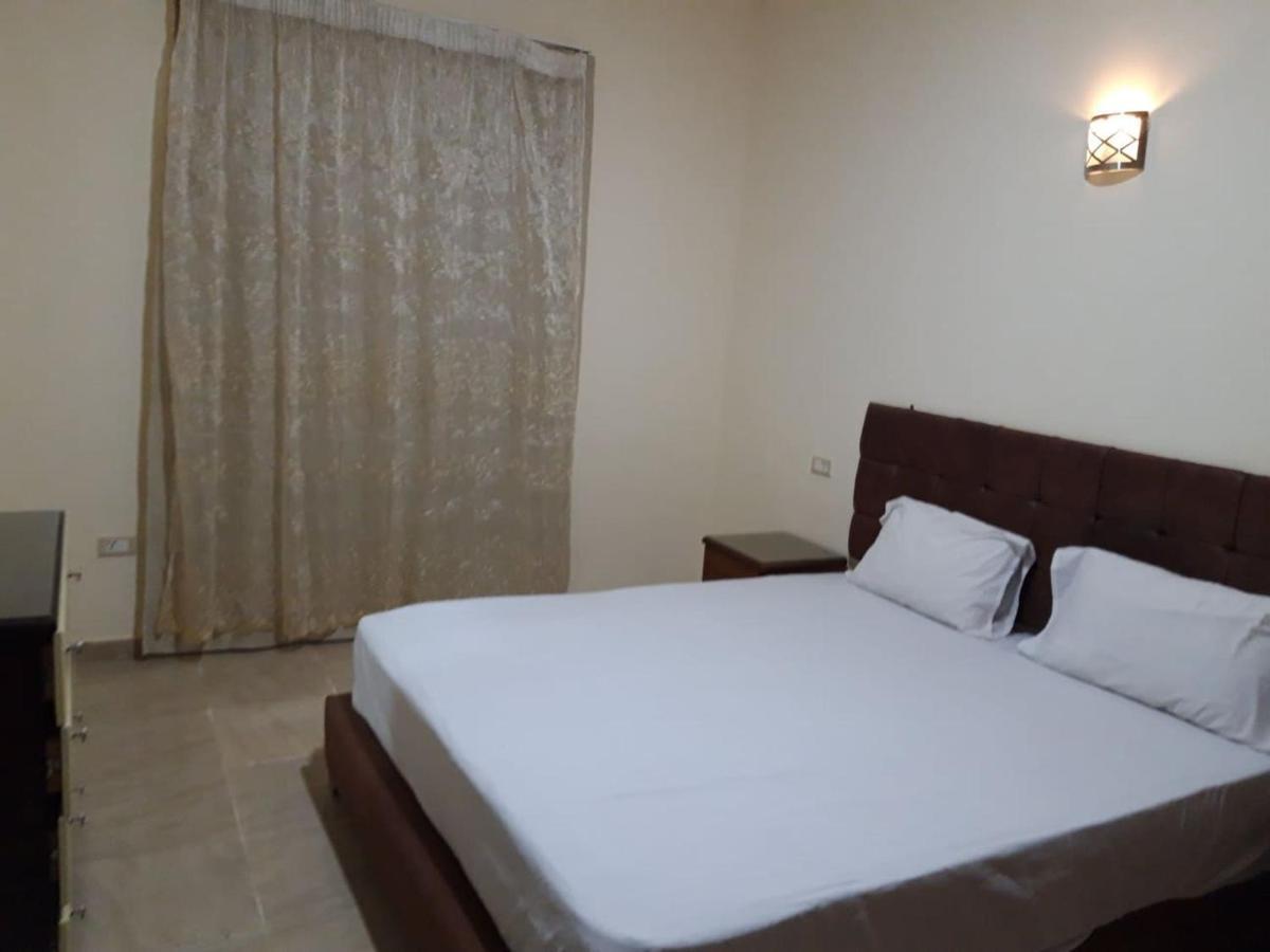 Holiday Apartments Aparthotel