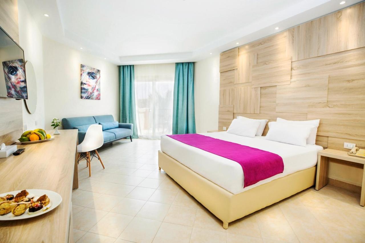 Pyramisa Beach Resort Sahl Hasheesh Hotel 5*