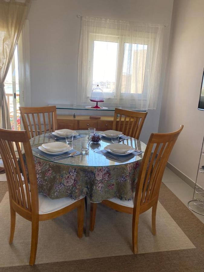 A Lovely 2 Bedroom At Waterside Apartment