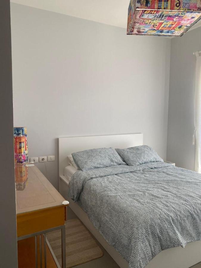 A Lovely 2 Bedroom At Waterside *