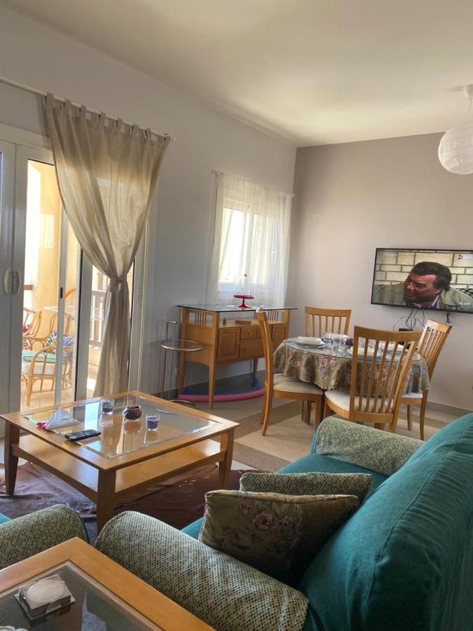 A Lovely 2 Bedroom At Waterside Apartment