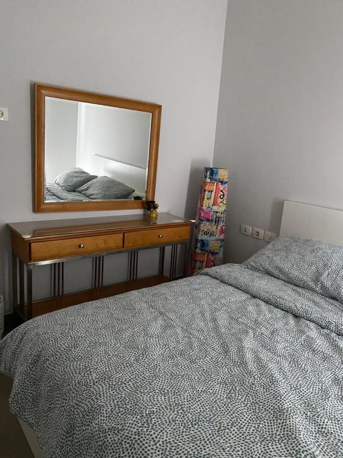 A Lovely 2 Bedroom At Waterside Apartment *