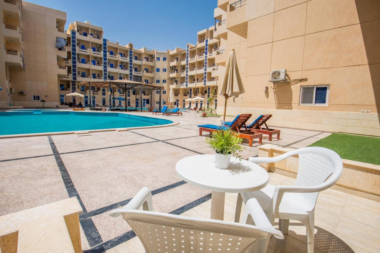 Poolside With Patio Near El Gouna Apartment