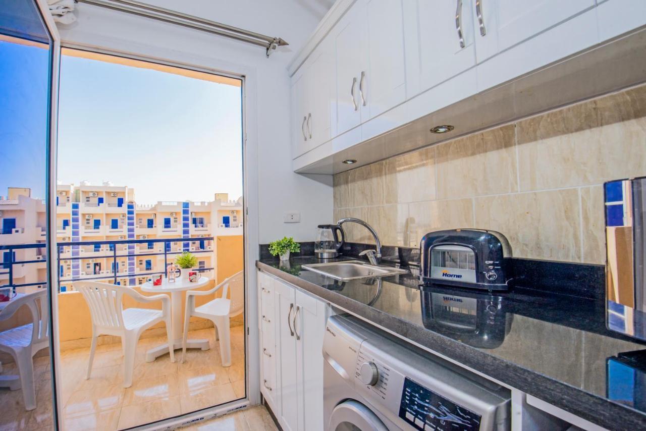 Appartement Pool View Near El Gouna With Floor Balcony & Kitchen
