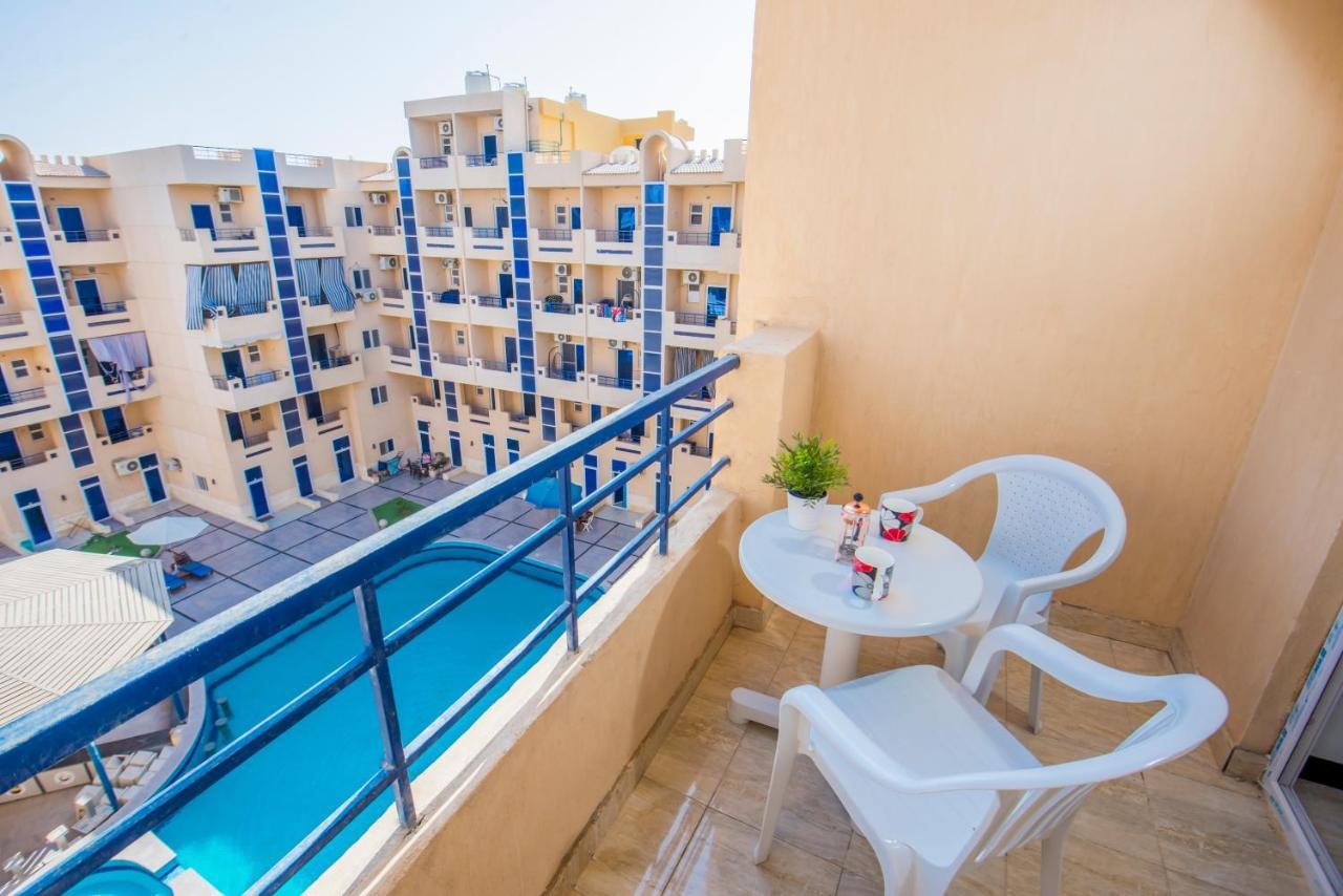 Pool View Near El Gouna With Floor Balcony & Kitchen Appartement *