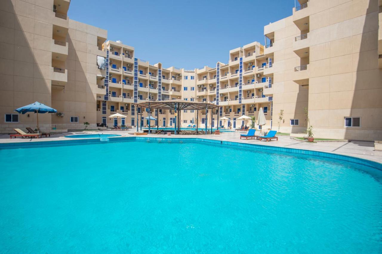 Pool View Near El Gouna With Floor Balcony & Kitchen Appartement *
